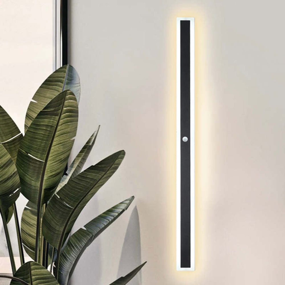 Wall Light – LED Outdoor IP65 Acrylic Panel Linear Design (Vynn)